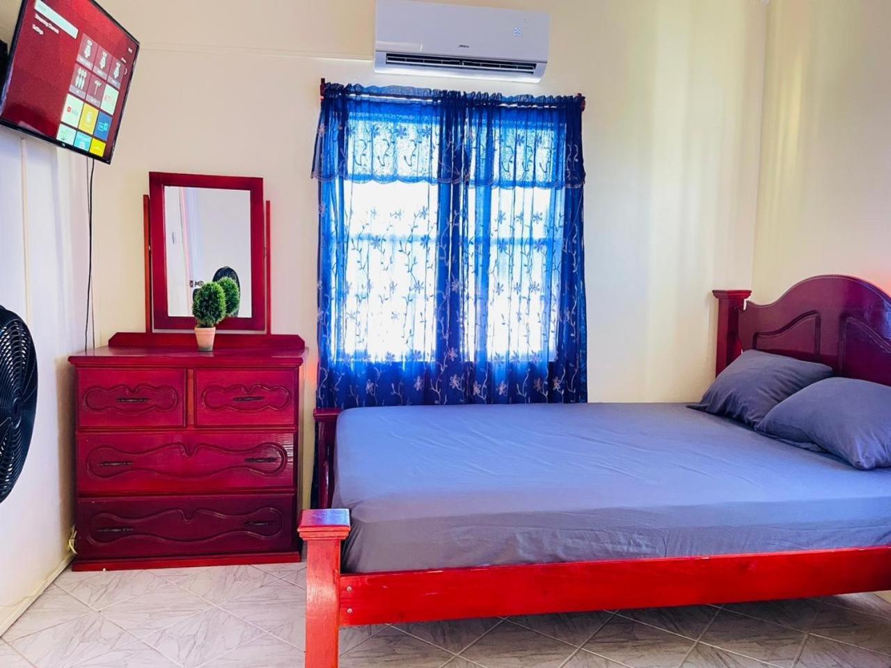 Castle Berry Apartments Kingstown Extérieur photo