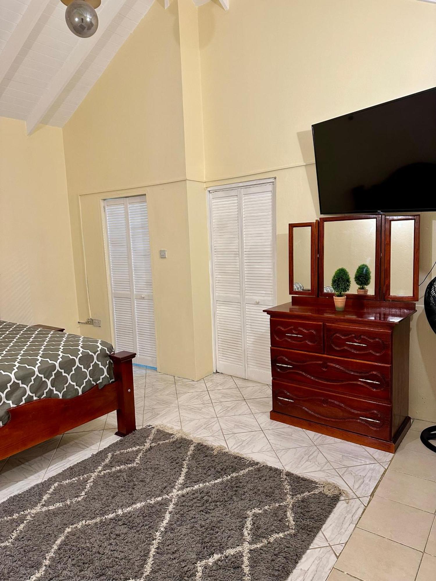 Castle Berry Apartments Kingstown Extérieur photo