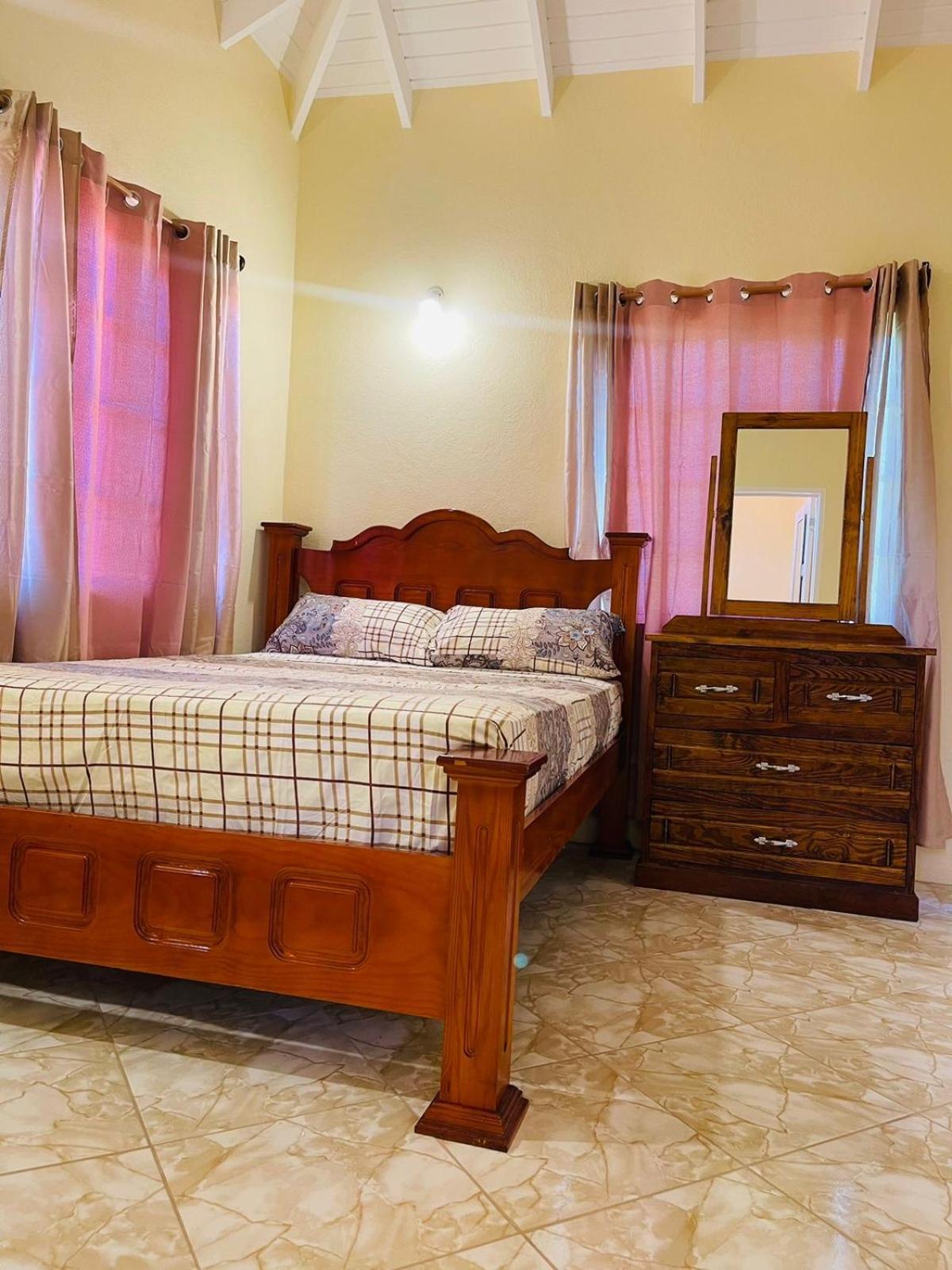 Castle Berry Apartments Kingstown Extérieur photo