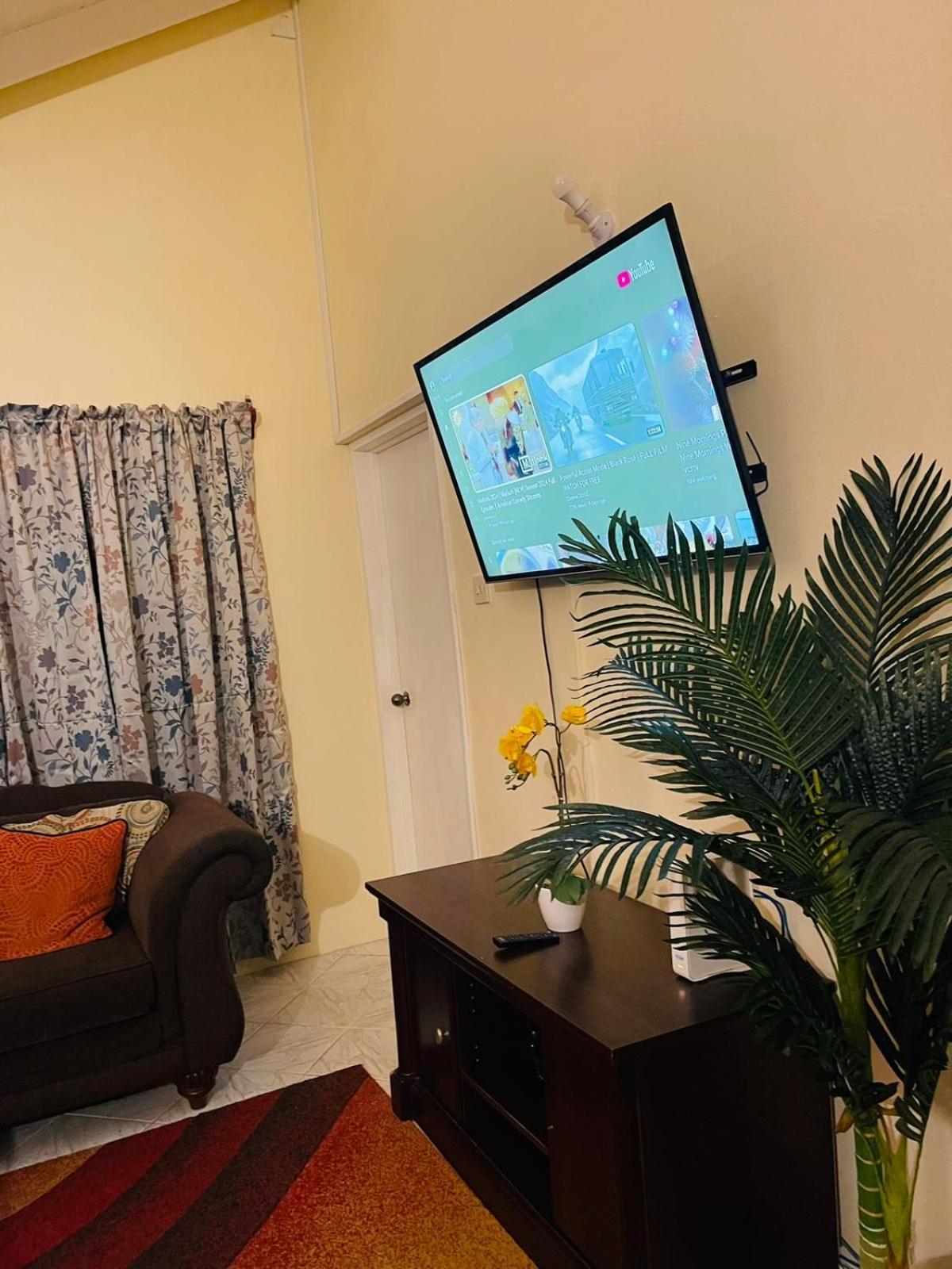Castle Berry Apartments Kingstown Extérieur photo