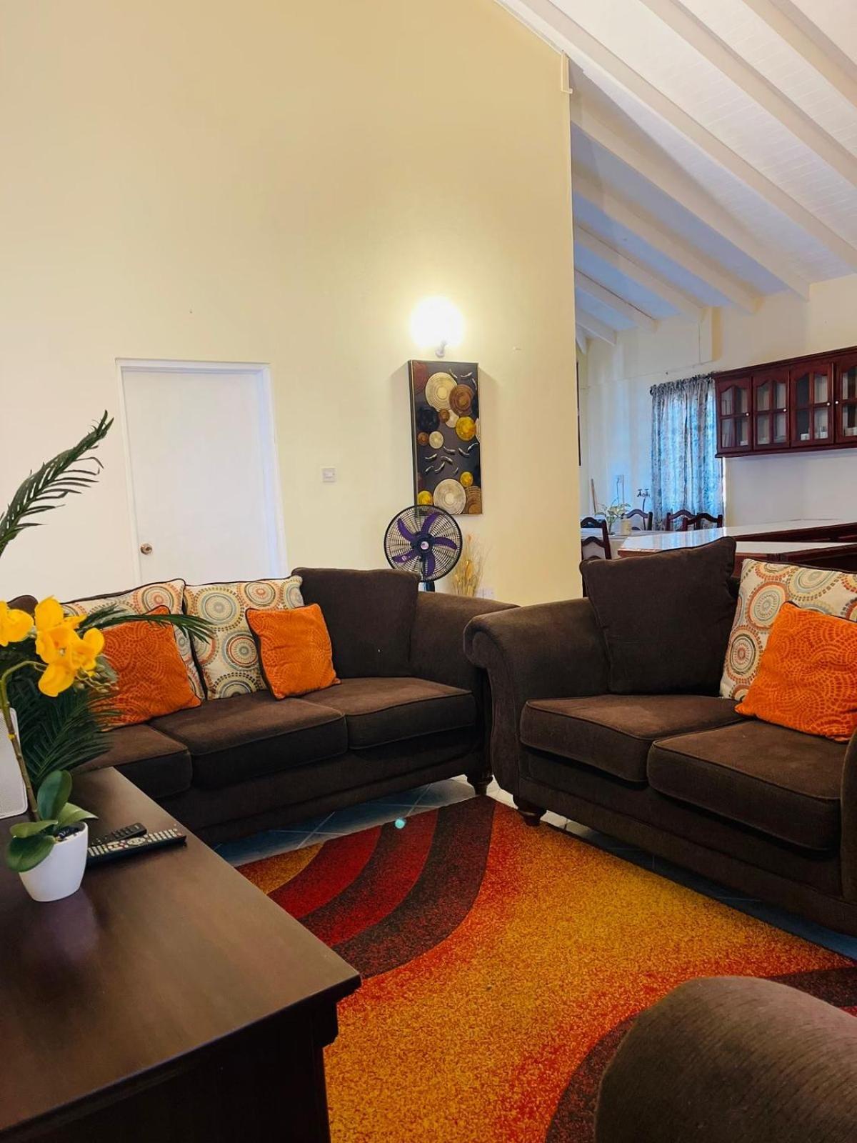 Castle Berry Apartments Kingstown Extérieur photo