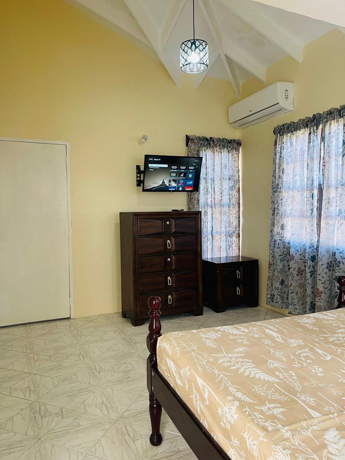 Castle Berry Apartments Kingstown Extérieur photo
