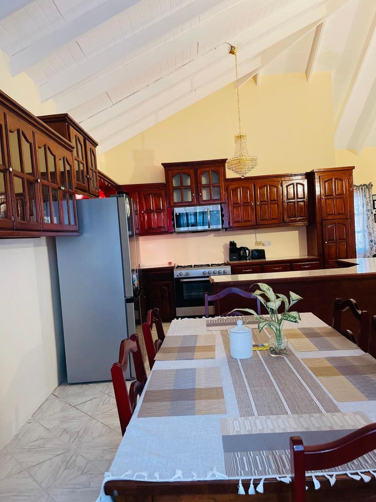 Castle Berry Apartments Kingstown Extérieur photo