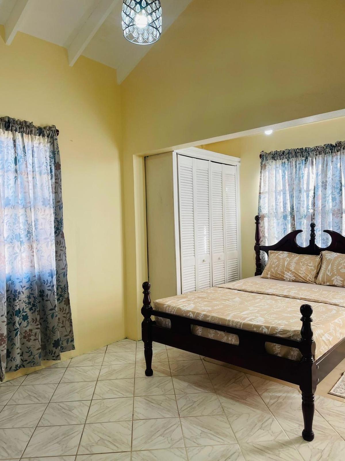 Castle Berry Apartments Kingstown Extérieur photo