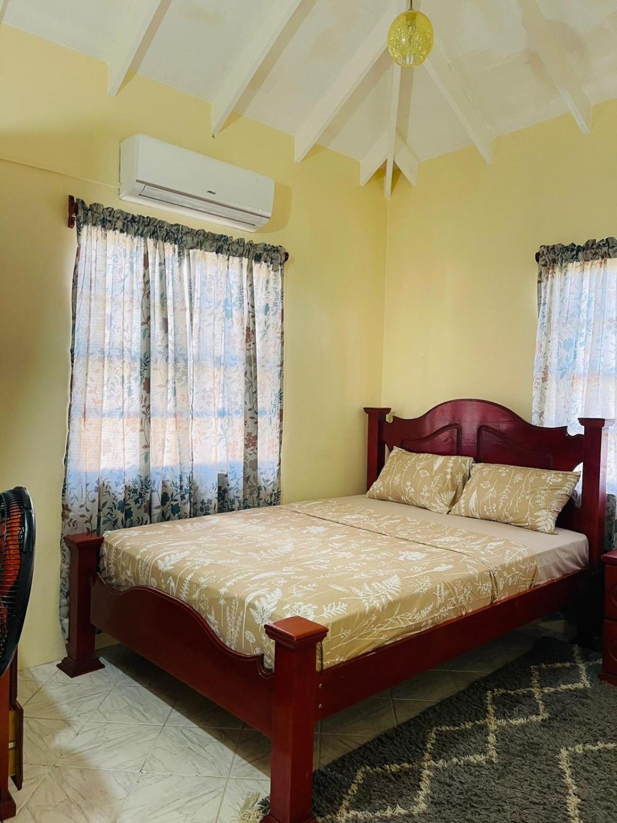 Castle Berry Apartments Kingstown Extérieur photo