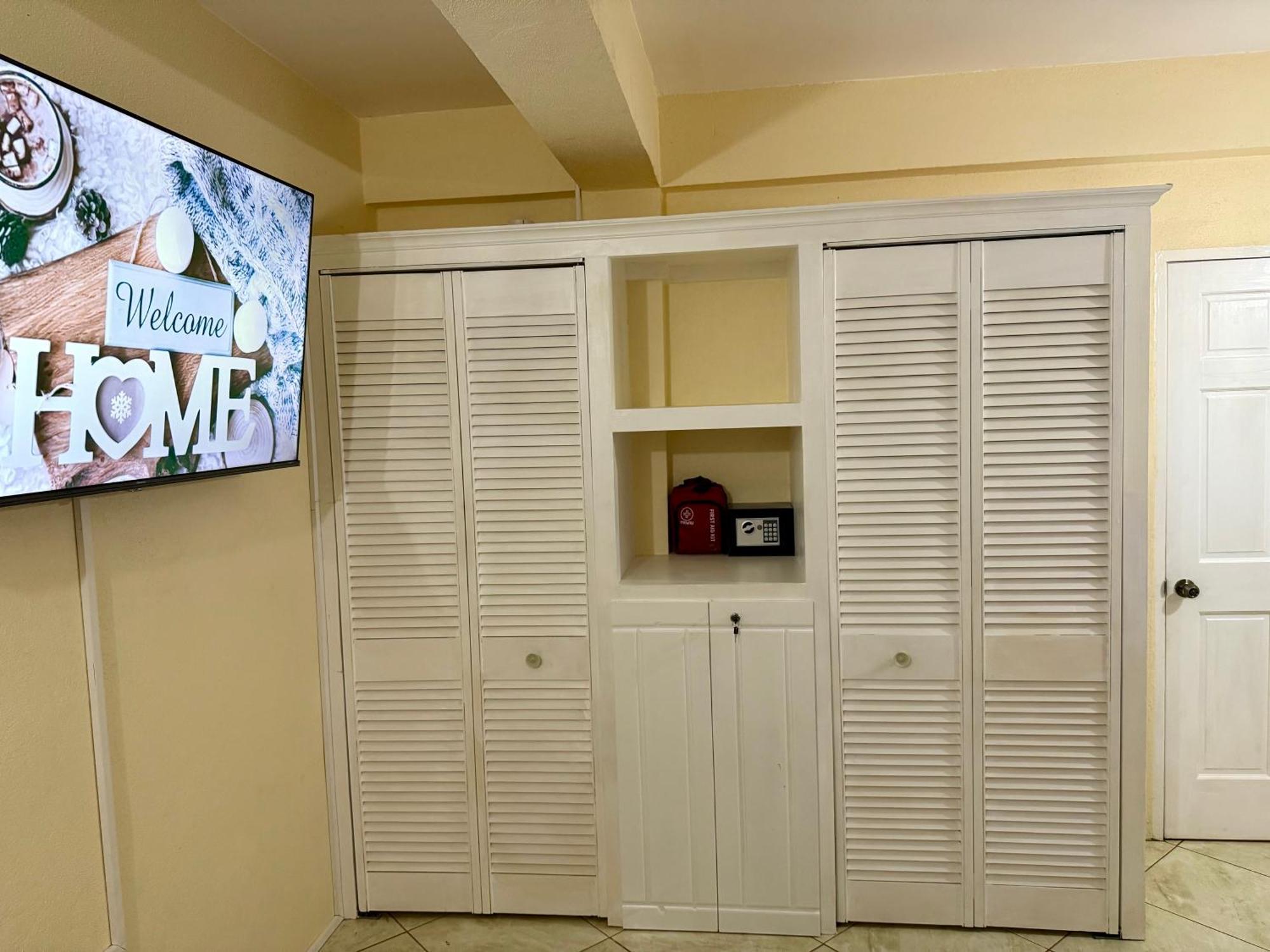 Castle Berry Apartments Kingstown Extérieur photo