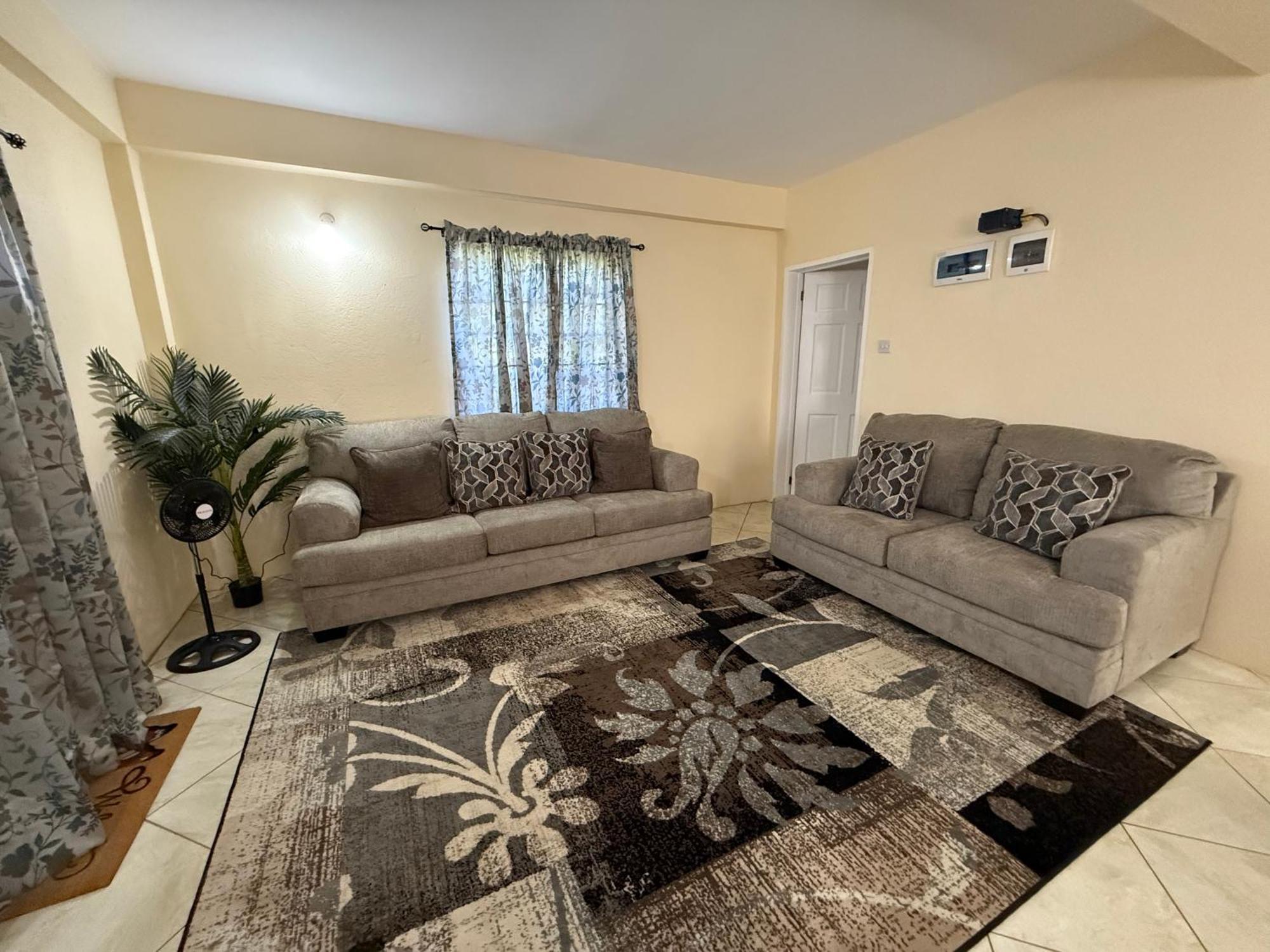 Castle Berry Apartments Kingstown Extérieur photo
